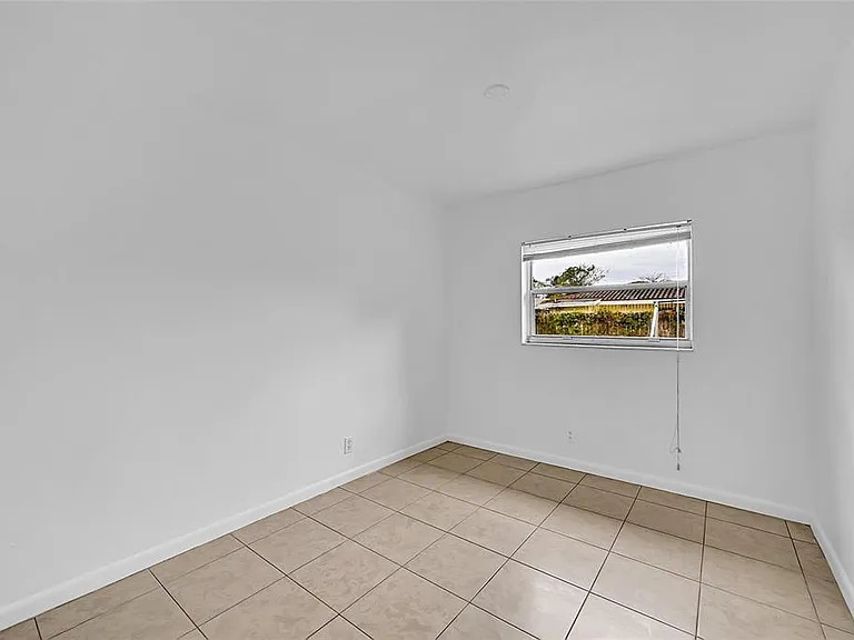 1218 NW 6th Ave — Photo 10