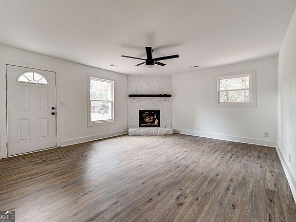 2nd image of 1060 Mathews Ct SE #A