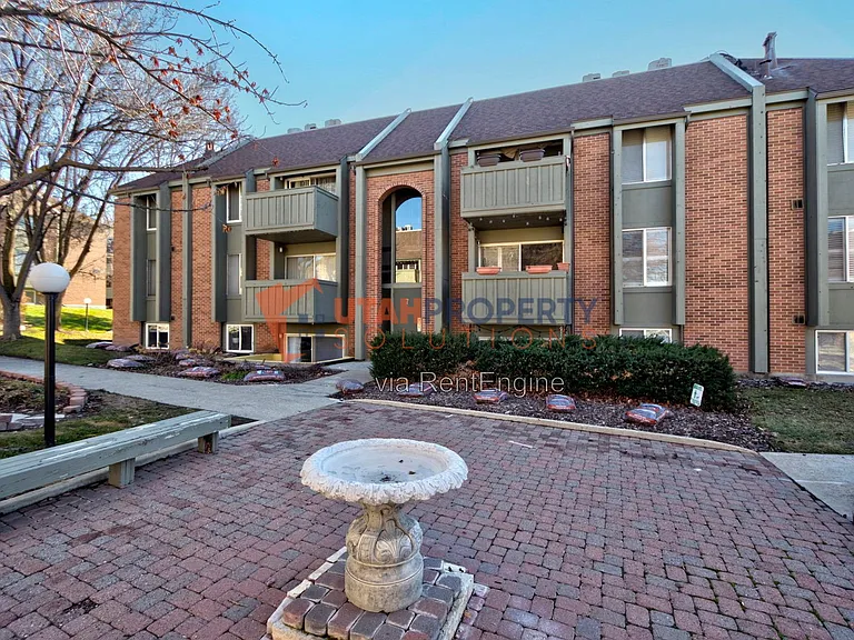 1180 S Foothill Dr #733 — Photo 3