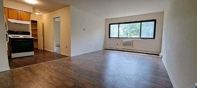 2nd image of 753 Mill St