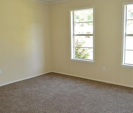 5th image of 618 Tina St