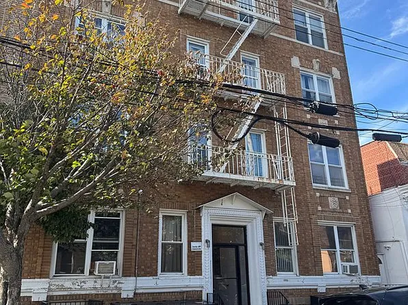 25-34 43rd St, Astoria, NY 11103