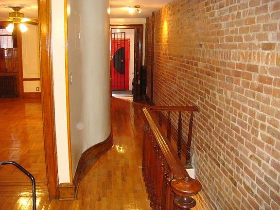 3rd image of 32 Park Pl
