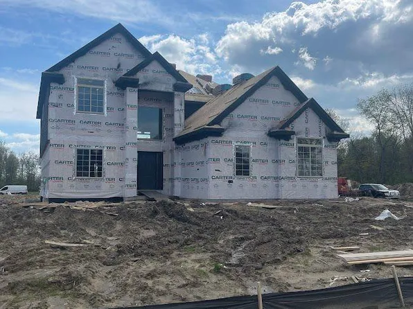 24018 Sawgrass Dr, Macomb, MI 48042