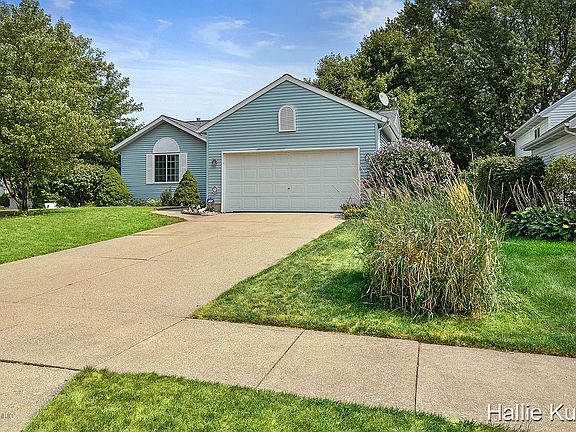 3rd image of 192 Rollingwood Dr NE