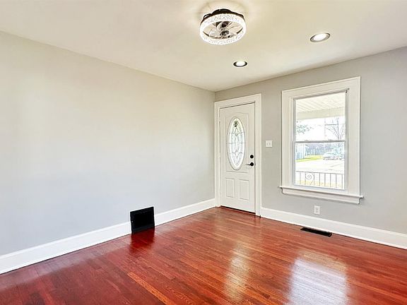 4th image of 1718 Greenwood Ave