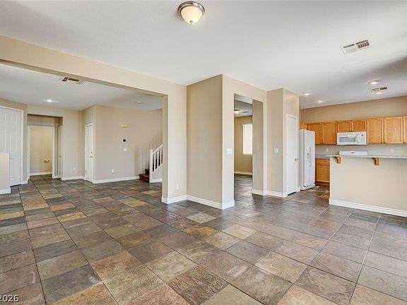 3rd image of 41 Diamond Run St