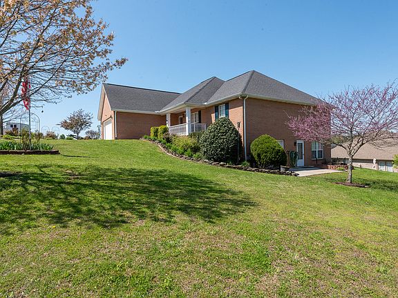 3rd image of 1911 Emma Ln
