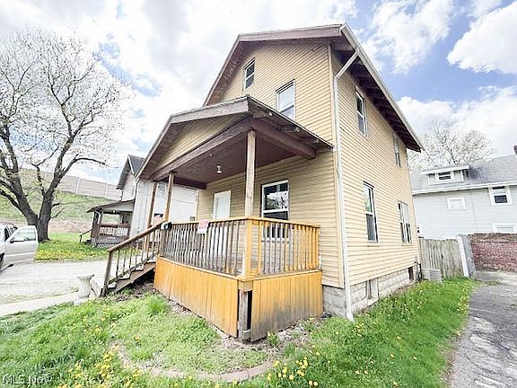 2nd image of 658 Spicer St