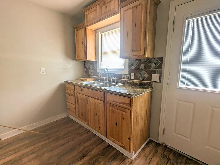 3801 Hazel St — Photo 3