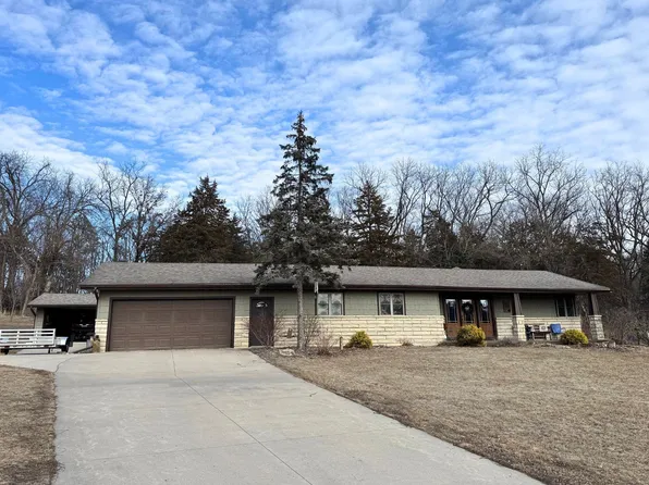 20649 247th St, Delhi, IA 52223