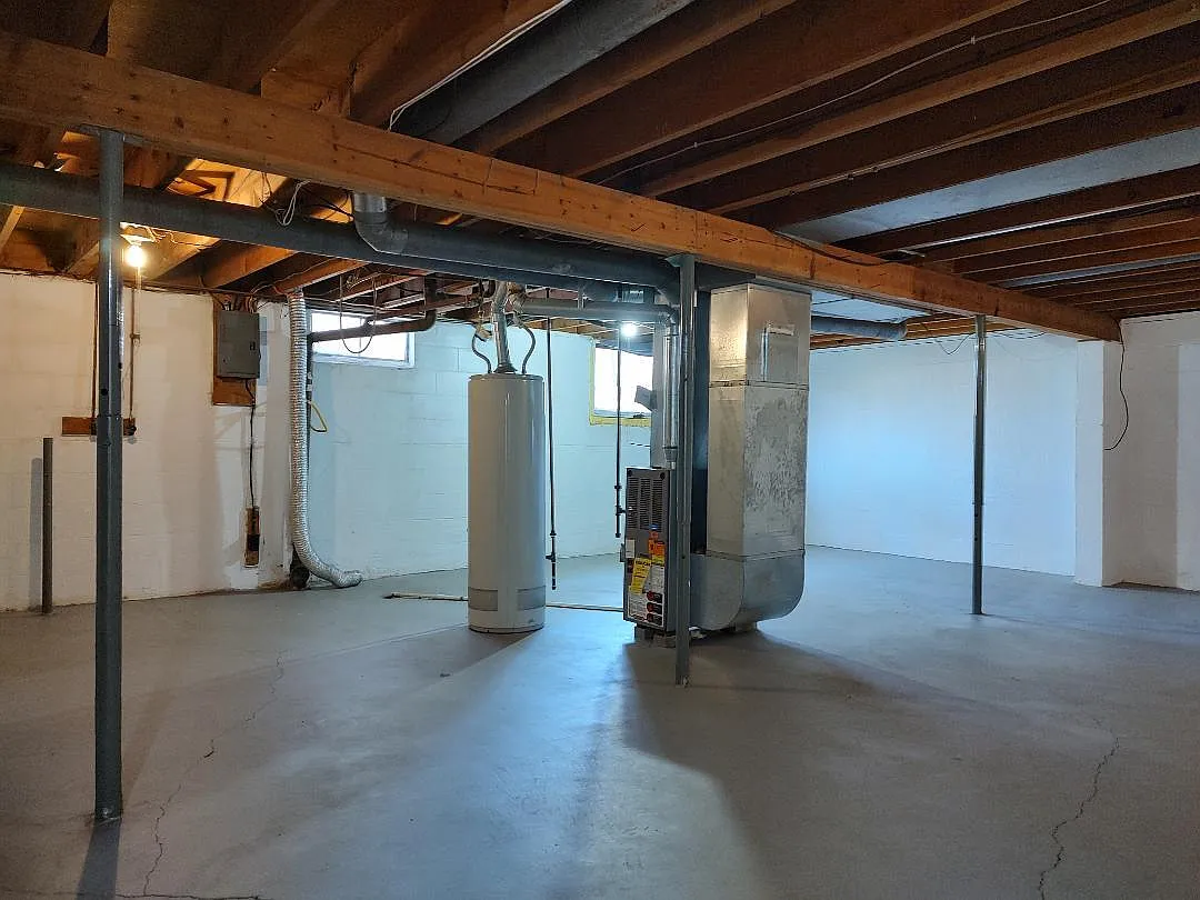2 bed, 823 sqft, $975 — Photo 2