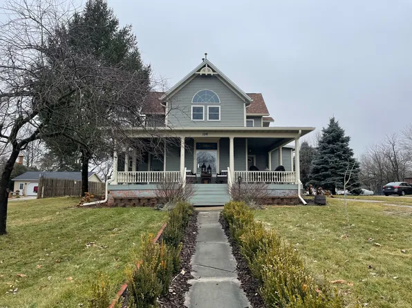 106 W Vine St, Le Roy, IL 61752