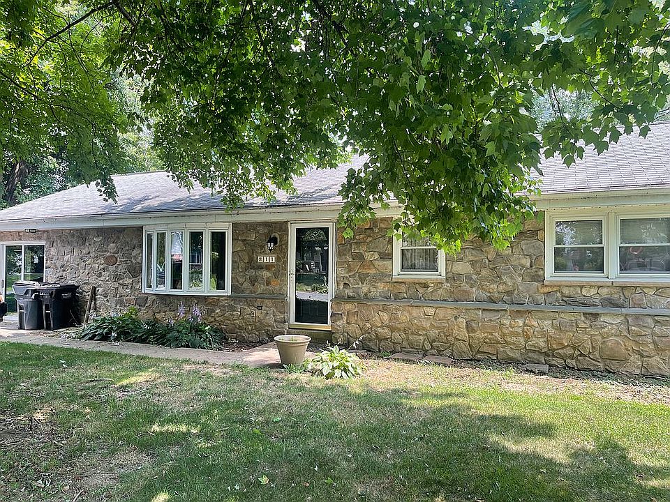 1st image of 11 Thomas Ave