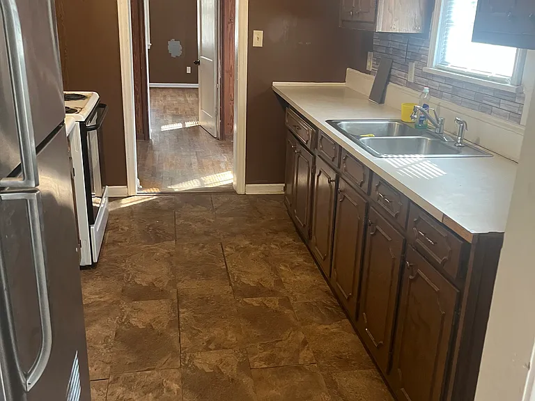 4202 Sherwood Ave — Photo 3
