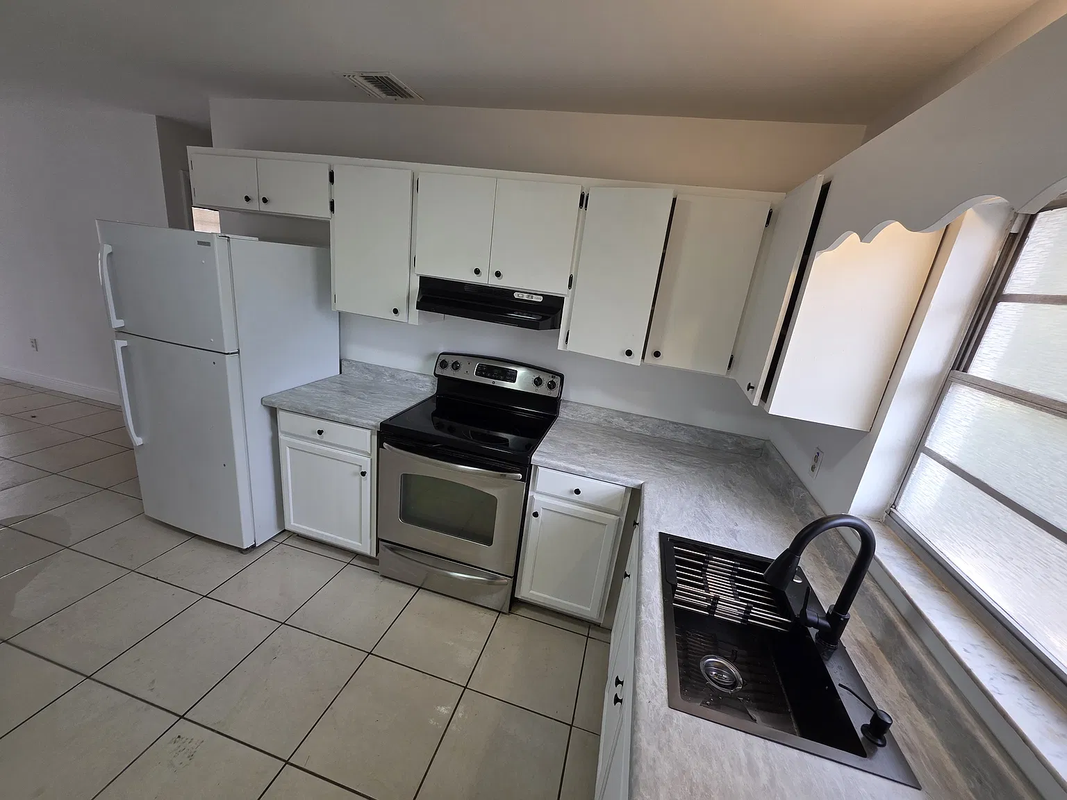 N Montclair Ave, Brandon — Photo 1