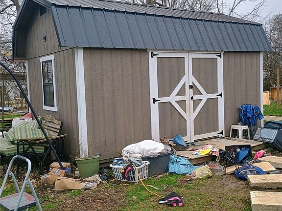 4th image of 1453 W Clark St