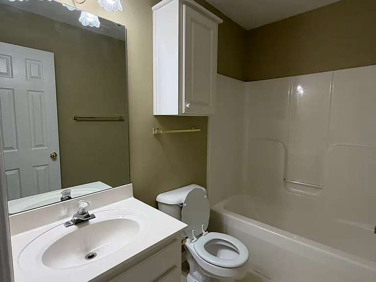 334 W Pointe Dr — Photo 11