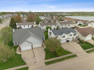 4 Lake Trail Rd, Bloomington, IL 61701