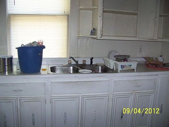2nd image of 1223 College St