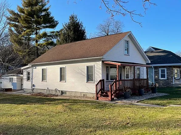 225 Main St, Oglesby, IL 61348