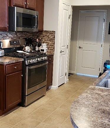 4th image of 3220 Old Mill Dr