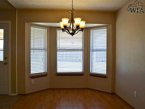 5th image of 4804 Angelina Ave