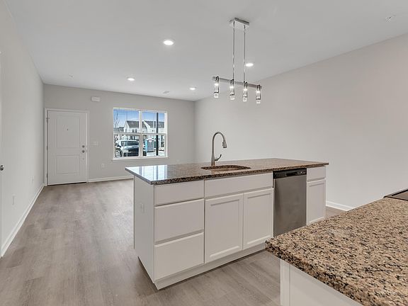 3rd image of 22 Wildflower Ln