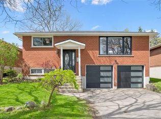 637 Cedargrove Pl, Waterloo, ON N2L 4Y8