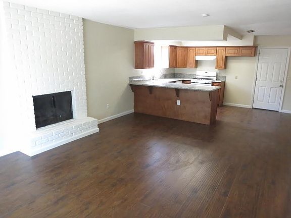 3rd image of 4691 Brookfield Dr