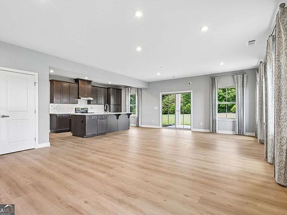4th image of 549 Daffodil Ln