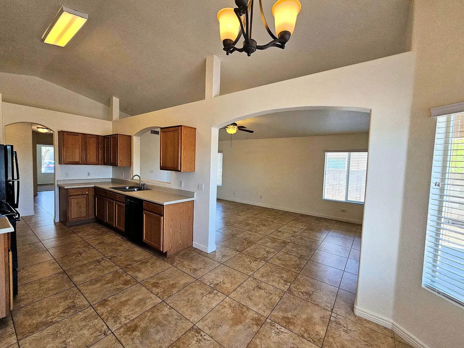 3 bed, 1332 sqft, $2,095 — Photo 3