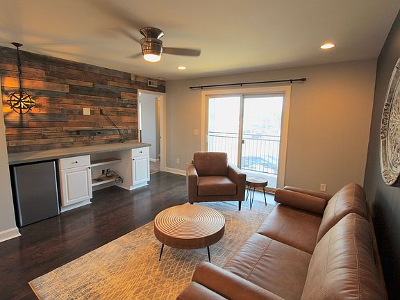 2nd image of 1340F Hunters Rd #2B-2Ba-1000Sqft