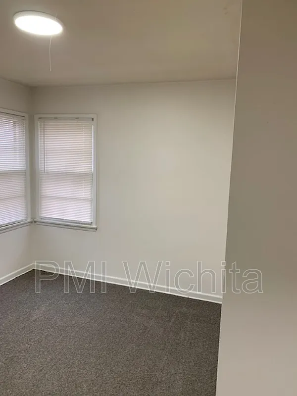 2 bed, 1.0 bath, 727 sqft, $750 — Photo 4