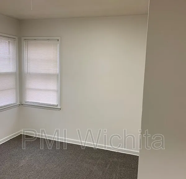 2301 S Belmont St — Photo 4