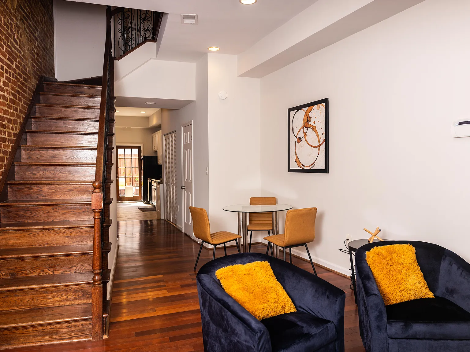 2 bed, 1.5 bath, 1092 sqft, $3,100 — Photo 2