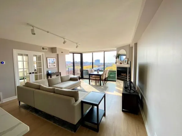 1309 N Wells St APT 702, Chicago, IL 60610