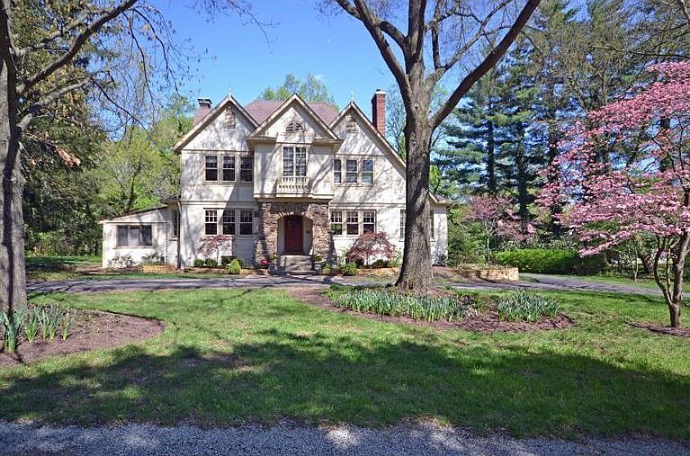 1st image of 7 Forest Hill Dr