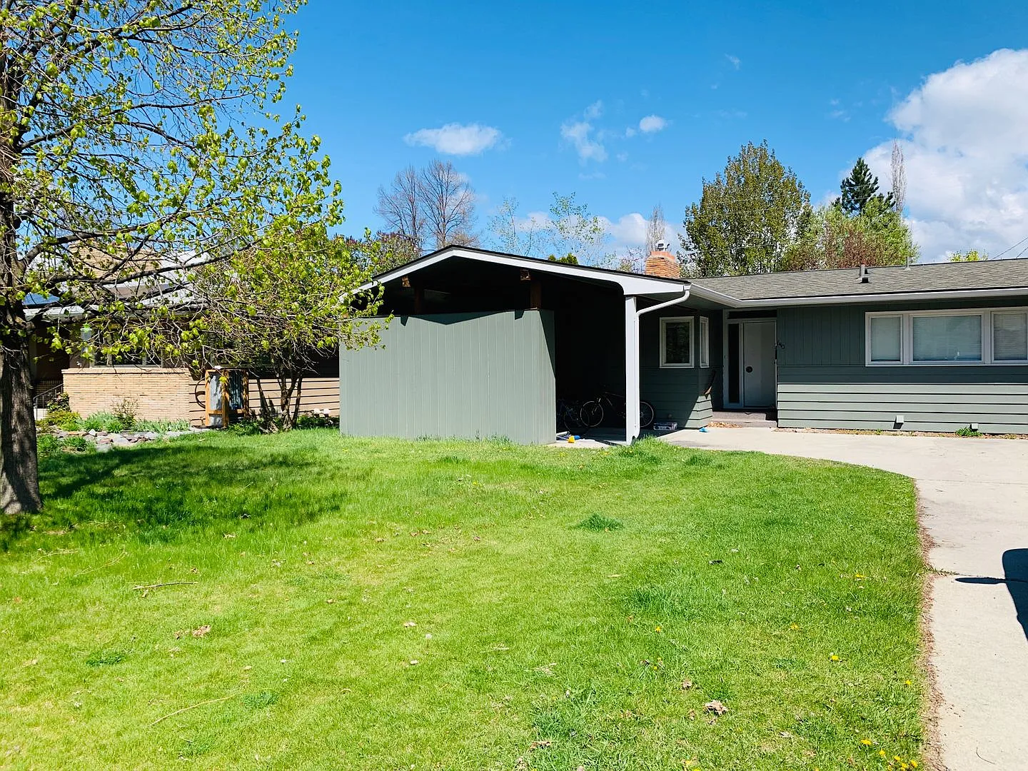 University Area Home - 4 Bed - 3 Bath — Photo 2