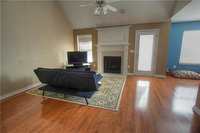 2nd image of 2002 McCrory Pl