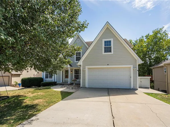 1515 NE Springwood Dr, Lees Summit, MO 64086