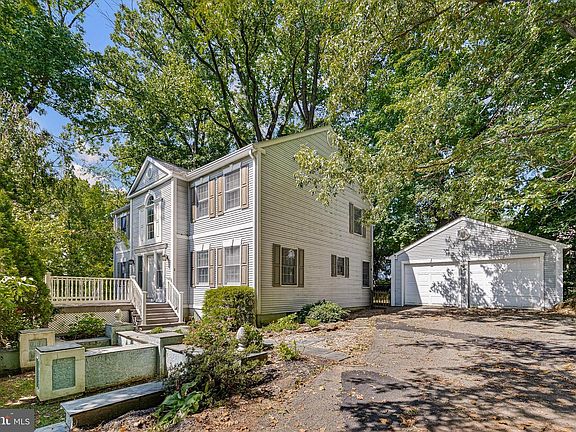 2nd image of 1 Lighthouse Rd