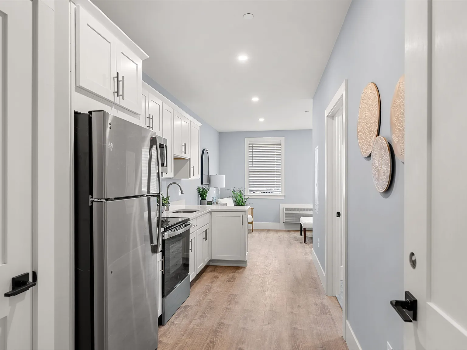 Studio, 1.0 bath, 378 sqft, $1,975 — Photo 2