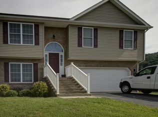 2733 Paddington Station Ln, Vinton, VA 24179