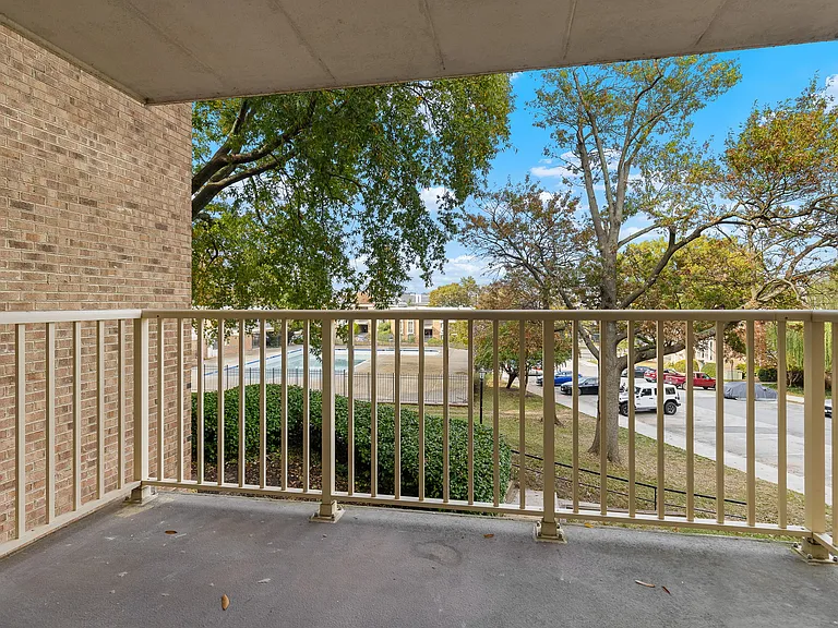 2618 Redcoat Dr #1B — Photo 17