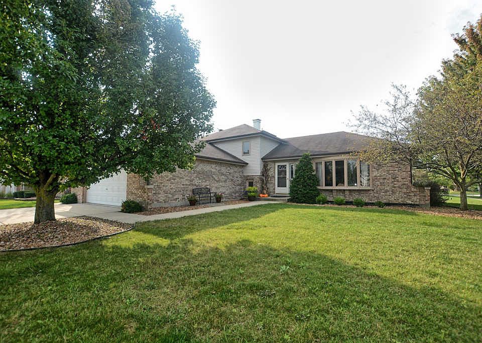 1st image of 7621 Claremont Dr