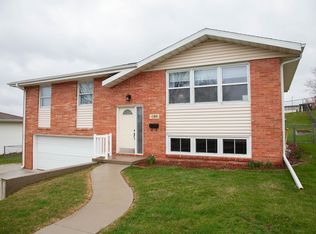 1792 Rosemont St, Dubuque, IA 52002