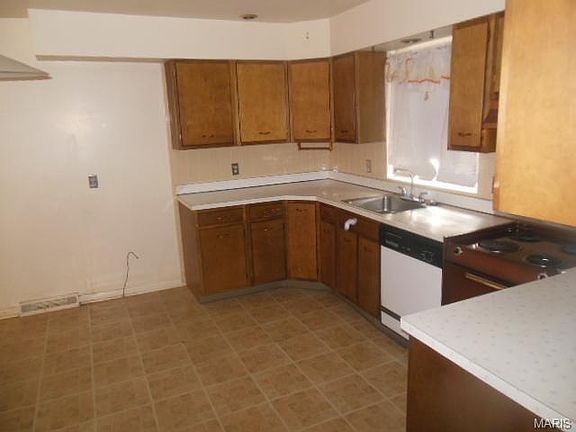 5th image of 3880 Nara Dr
