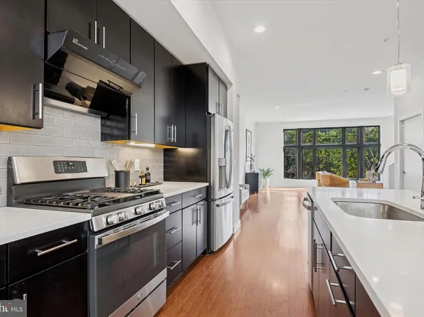 4548 Riverside Way, Philadelphia, PA 19127