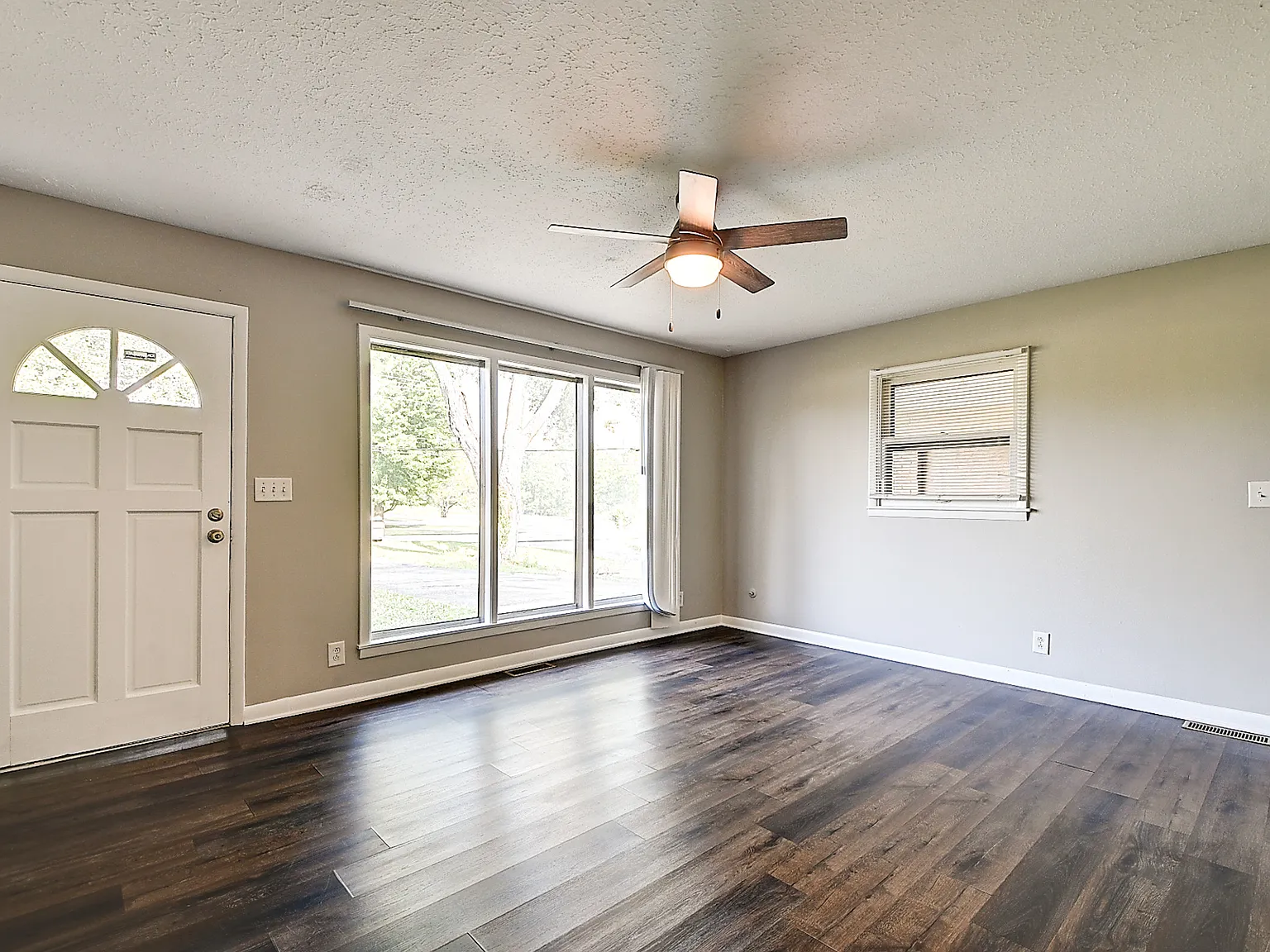 2 bed, 1.5 bath, 1838 sqft, $1,549 — Photo 3